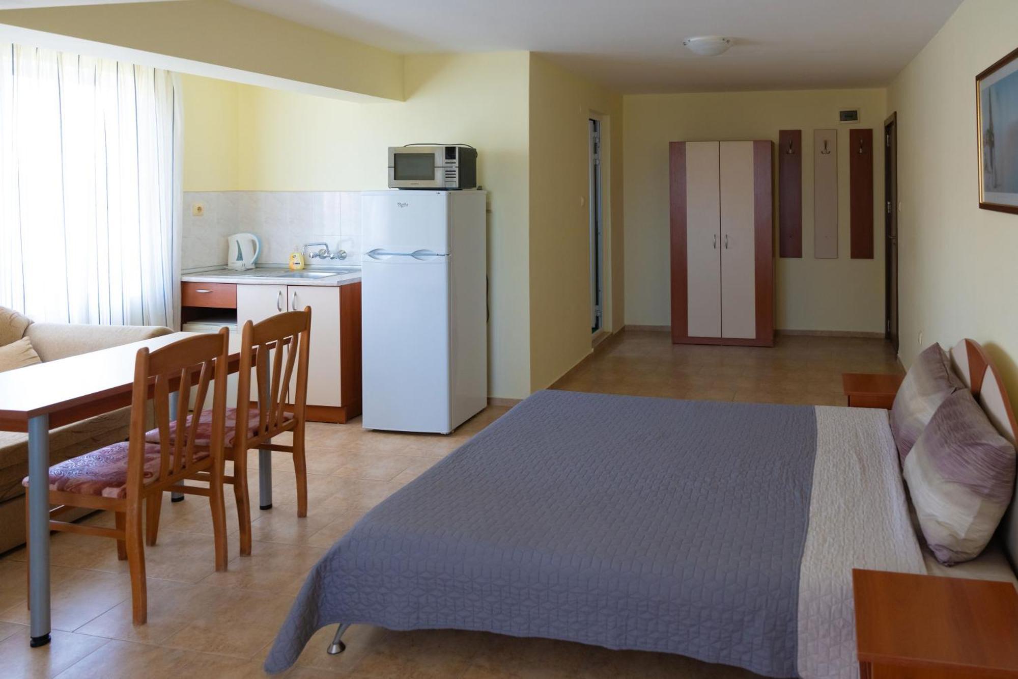 Zlatna Ribka Hotel Chernomorets Luaran gambar